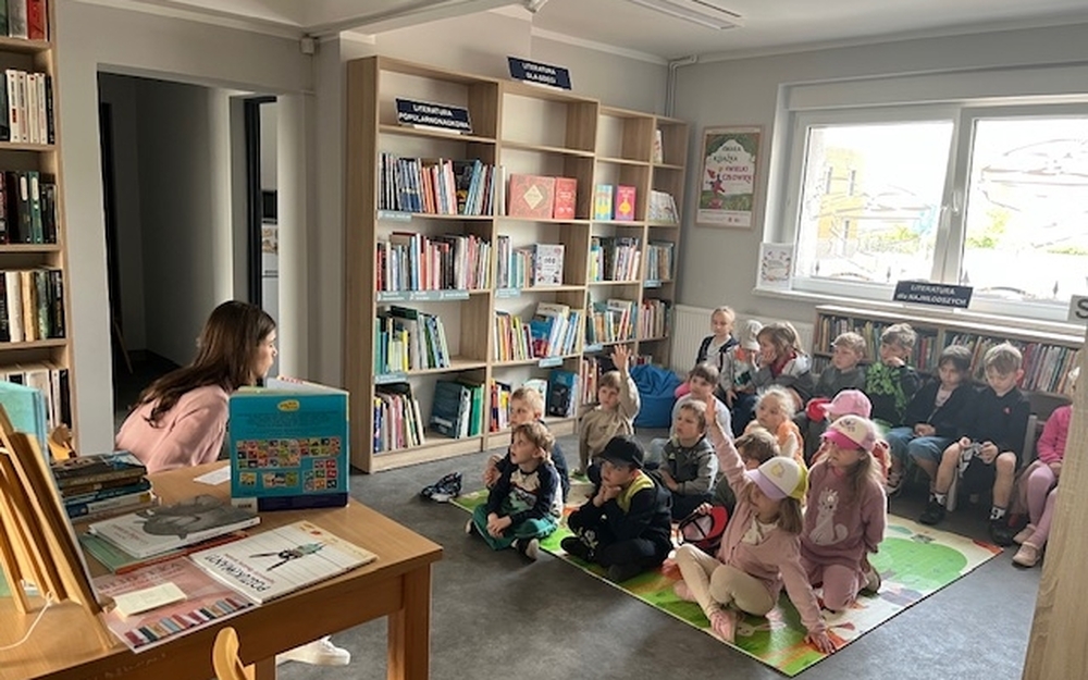 Przedszkolaki w bibliotece w kiełczowie