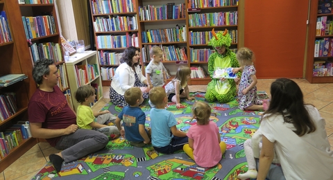 dinozaury w klubie małego czytelnika