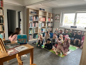 Przedszkolaki w bibliotece w kiełczowie