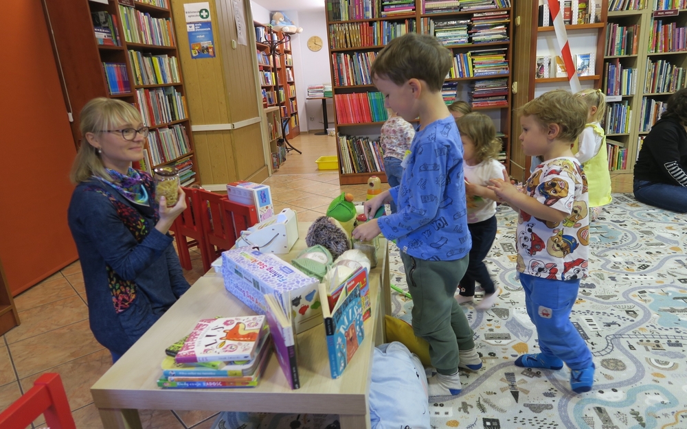 zabawa dzieci w sklep